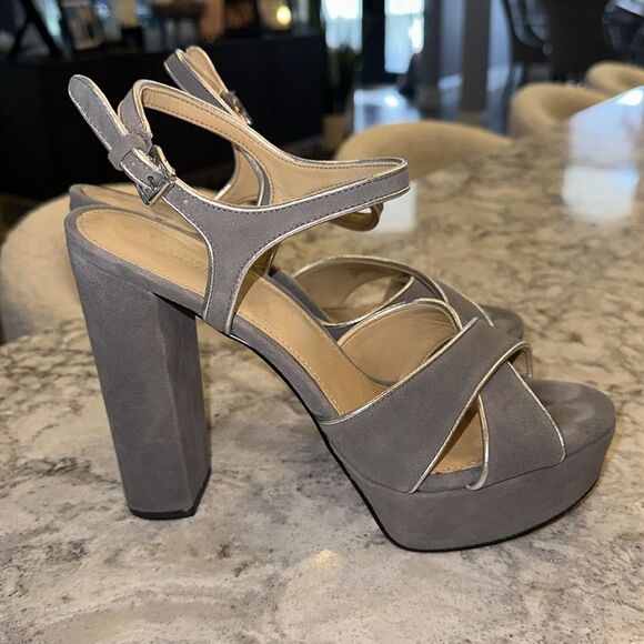 👠 Michael Kors Gray Suede Platform Heels - Size 8 - Picture 3 of 7